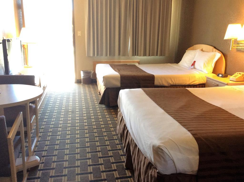 Econo Lodge Beaver Luaran gambar